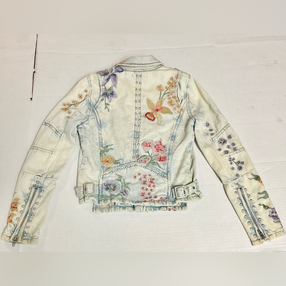 BLANK NYC WOMEN’S Unique Floral  Embroidered Jean Long Sleeve Jacket 
    SIZE M - Picture 8 of 16